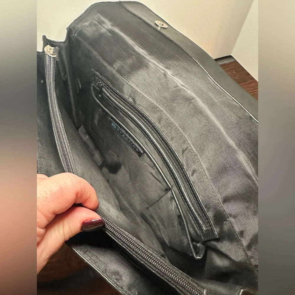 Kenneth Cole Reaction‎ Black Laptop Messenger Bag.